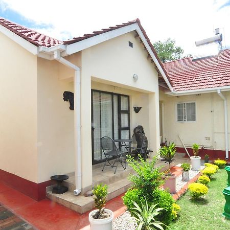 Kwampofu Guest House Harare Bagian luar foto
